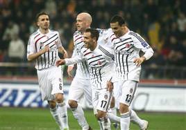 Kartal'ı uçurdu