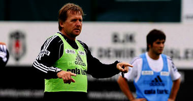 Schuster, Rijkaard'ı solladı