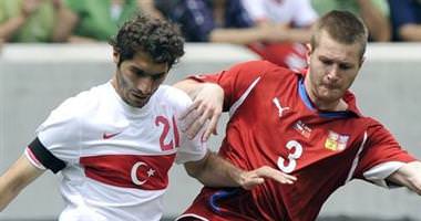 Halil imzalıyor