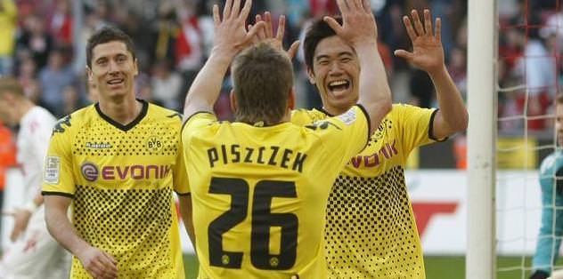 Dortmund puan farkını korudu