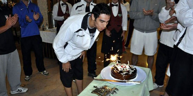 Kartal'a pasta kestiler