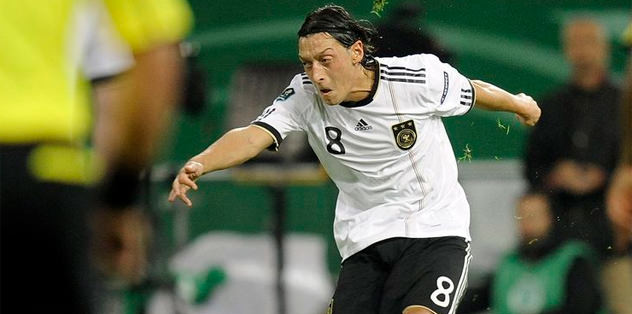 Mesut Özil'den rekor