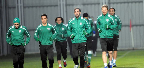 Bursaspor ikinci yarı hazırlıklarına eksik başladı