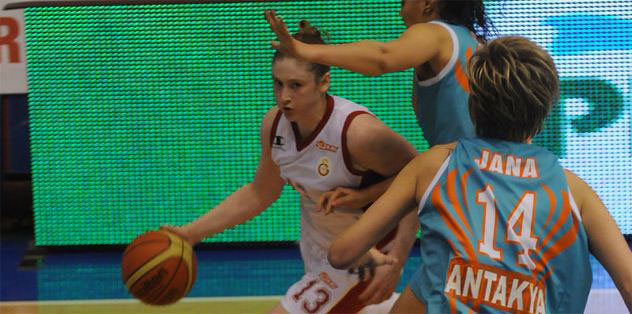 Dişi Aslanlar yarı finalde: 73-69