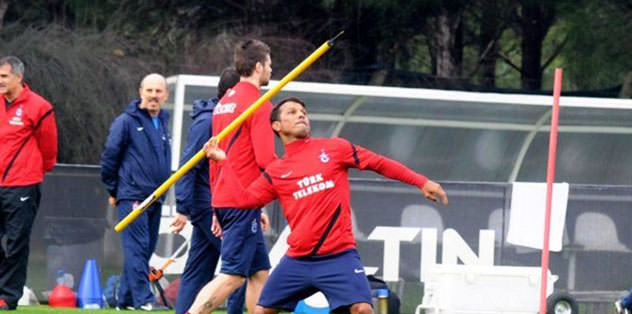 Alanzinho cirit atmada 1. geldi
