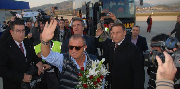 Taraftar bağrına bastı