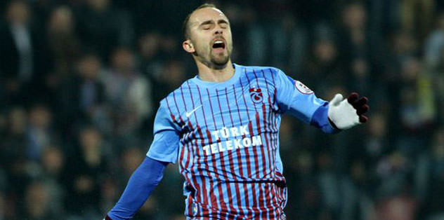 Adrian, galibiyet için arkadaşlarını kutladı