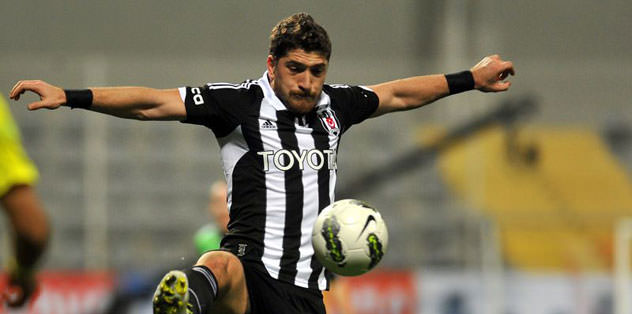 Uğur Boral yedek Emre Özkan 11'de