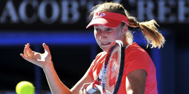 Sharapova yarı finalde