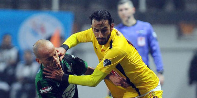 Akhisar hem Es-Es'i hem de kedini vurdu