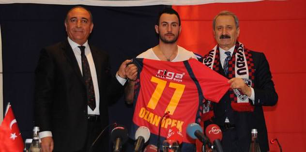 Ozan resmen Mersin İY'de