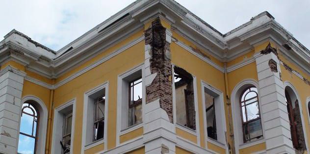 Yanan binanın küllerinden daha güçlü G.Saray çıkacak