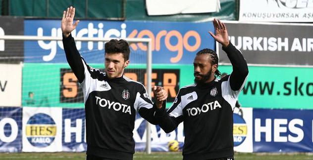 Fernandes-Gökhan el ele taraftarlara koştular