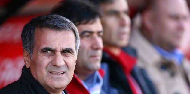 Yerel basın: Onuruyla çekildi