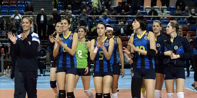 Sarı Melekler ve Kraliçeler sahada