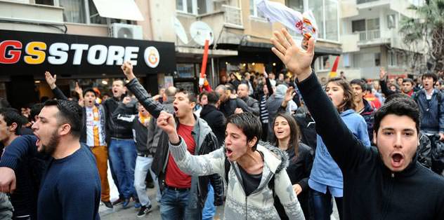İmza gününde olaylar çıktı