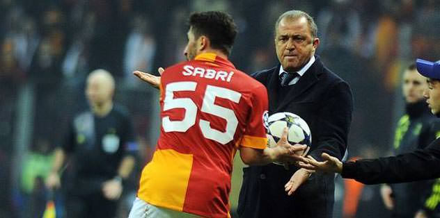 Sabri alkışlarla
