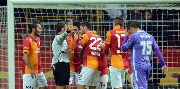 Hakan Balta 'el'iyle ikram etti