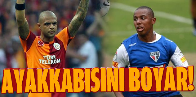 Ayakkabısını boyar