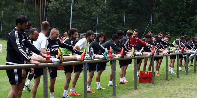 8 futbolcunun biletini kestiler