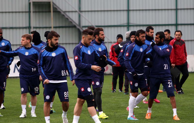 Atmaca bileniyor