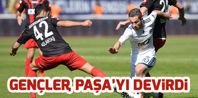 Gençler, Paşa'yı devirdi