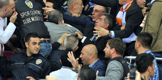 Mahmut Uslu'ya yumruk