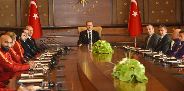 Sarı-kırmızılılar 'Saray'da - 1