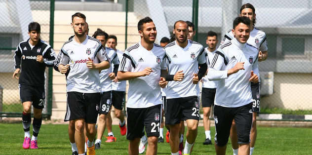 Siyah beyazlı ekip ara vermedi