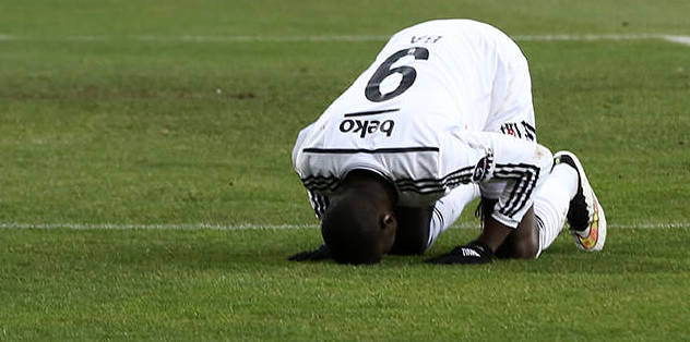 Demba Ba'dan ayetli paylaşım