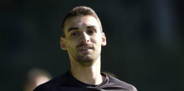 Maçta kalbi duran futbolcu kurtartılamadı