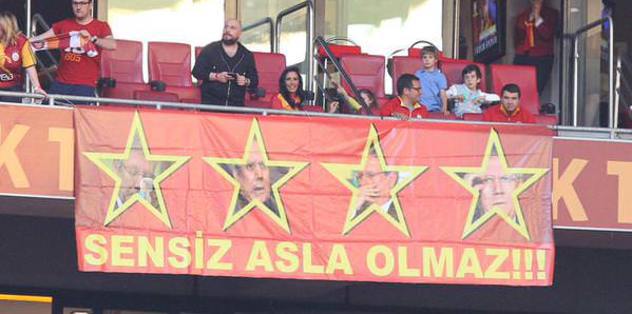 Arena'da Aziz Yıldırım pankartı