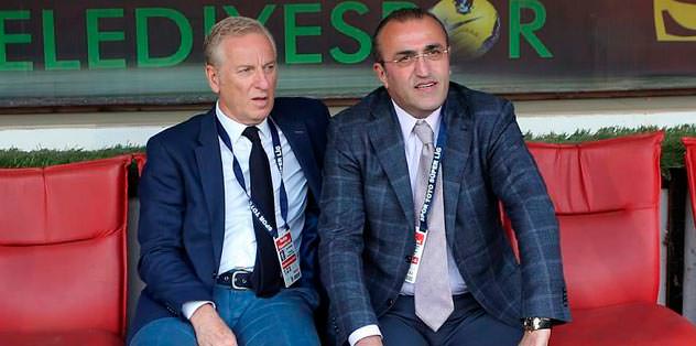 4 yönetici istifasını verdi