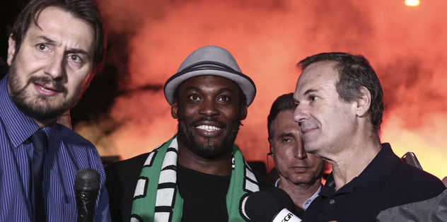Essien resmen Panathinaikos'ta