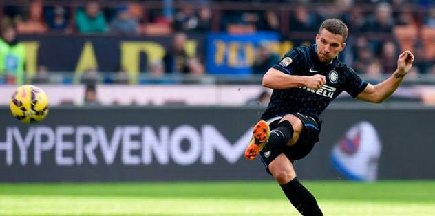 Podolski imzaya geliyor
