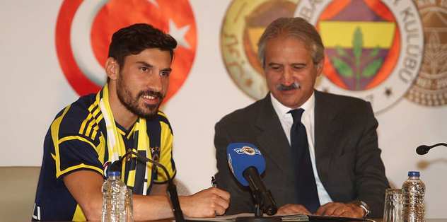 Şener Özbayraklı imzayı attı