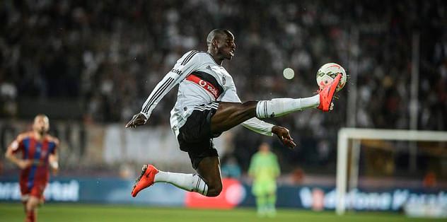 Demba Ba resmen Çin'de