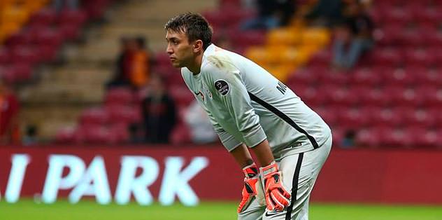 Muslera yine yedi
