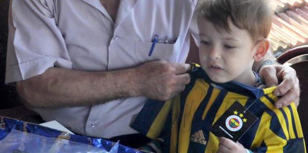 Şehit yeğenine F.Bahçe'den hediye