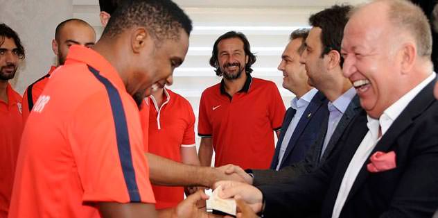 Eto'o'ya harçlık verdi