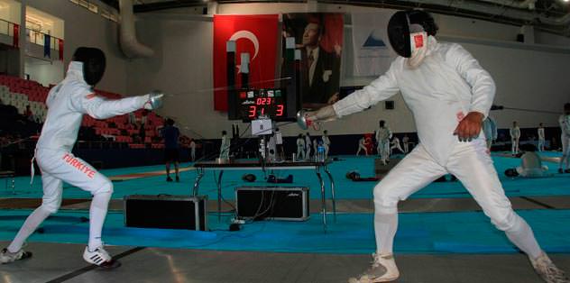 Kılıç şöleni başlıyor
