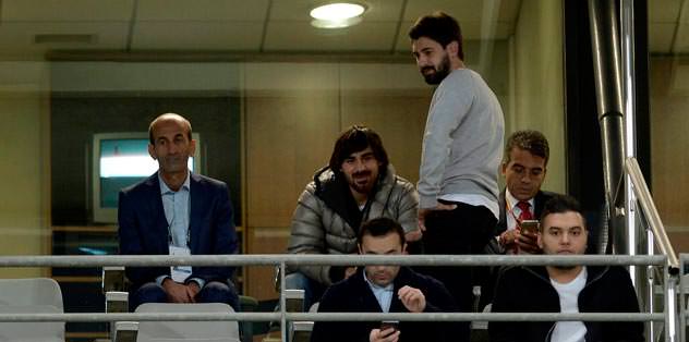 Veli Kavlak sahaya iniyor