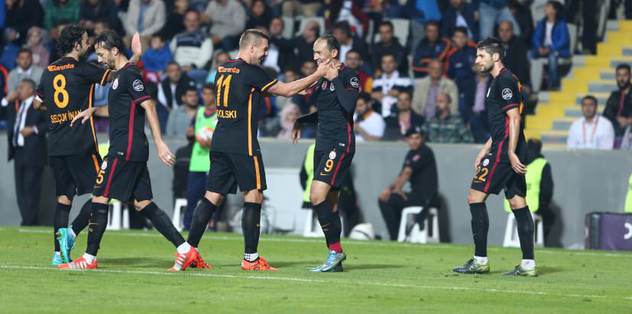 Aslan'dan zirveye pençe