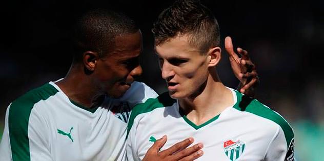 Tomas Necid, Fernandao'yu aratmıyor