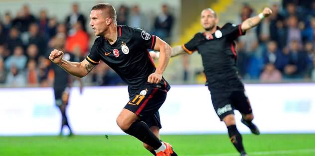 UEFA, Podolski ve Sneijder'i sordu
