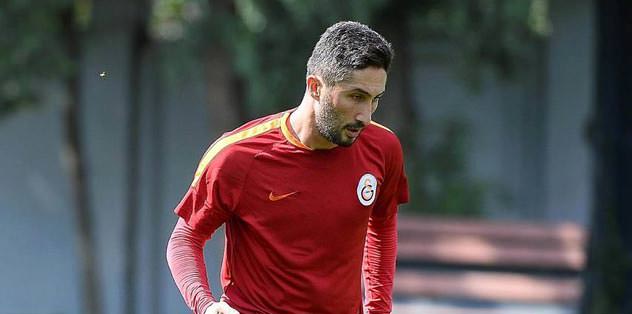 Sabri omzunun üstüne düştü