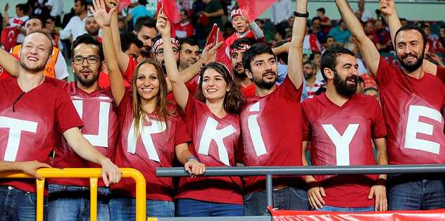 Taraftarlar yerlerini almaya başladı