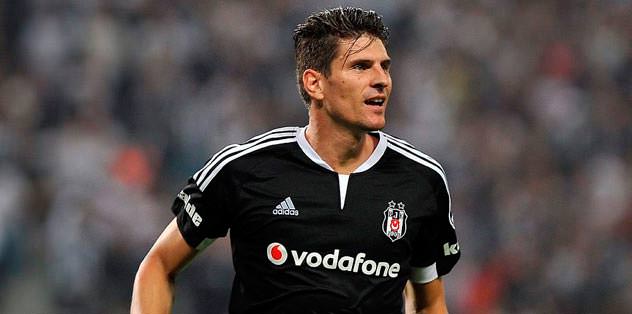Gomez atıyor, Löw çıldırıyor