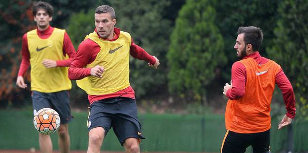 Podolski takımla çalıştı