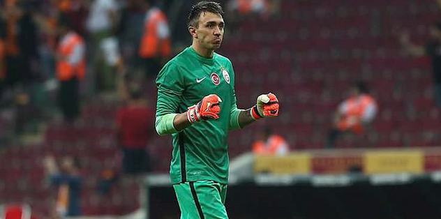 Muslera kaleyi bırakmadı